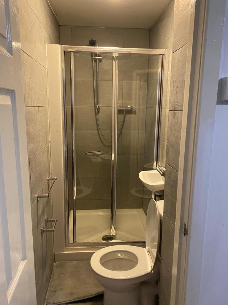 Double En-Suite Rooms Nevendon Exteriör bild